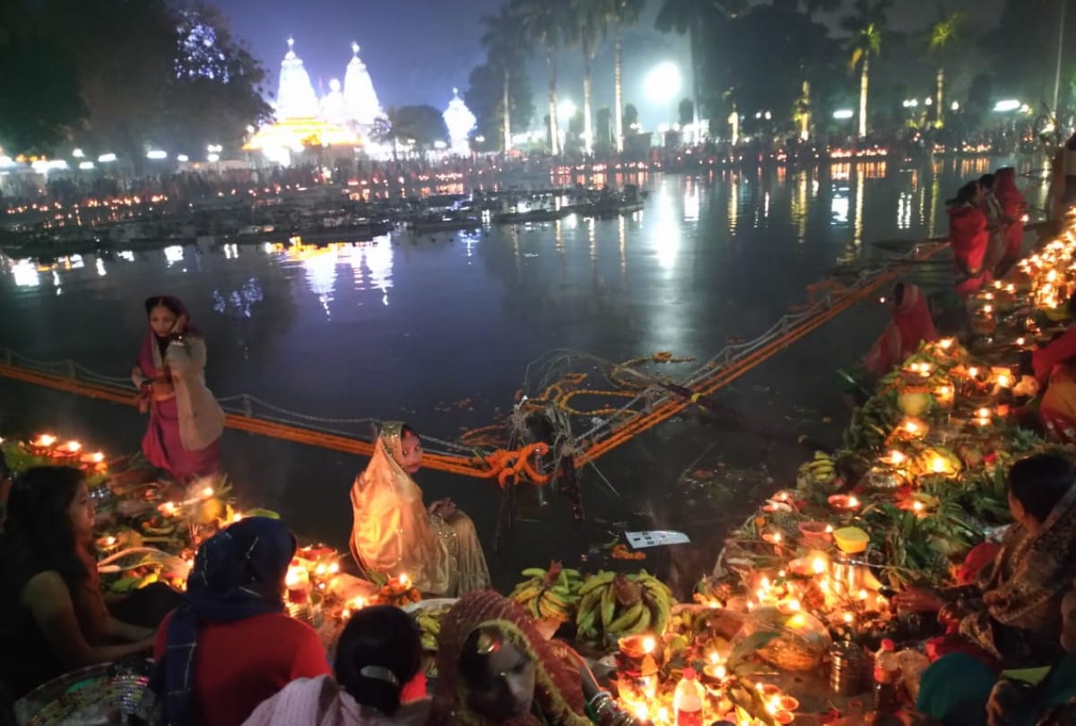 Chhath Puja 2021 ending Women wished for happiness and prosperity by paying tribute to rising sun