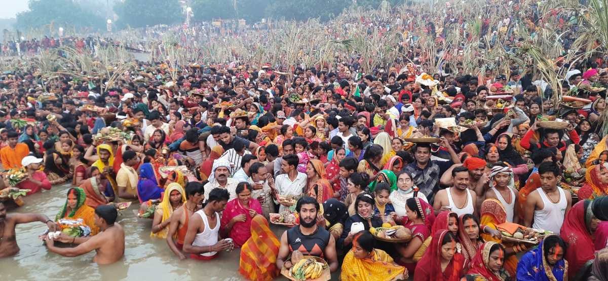 Chhath festival 2021: Arghyadan started with the sun visible on Ganga Ghats of Kashi see photos