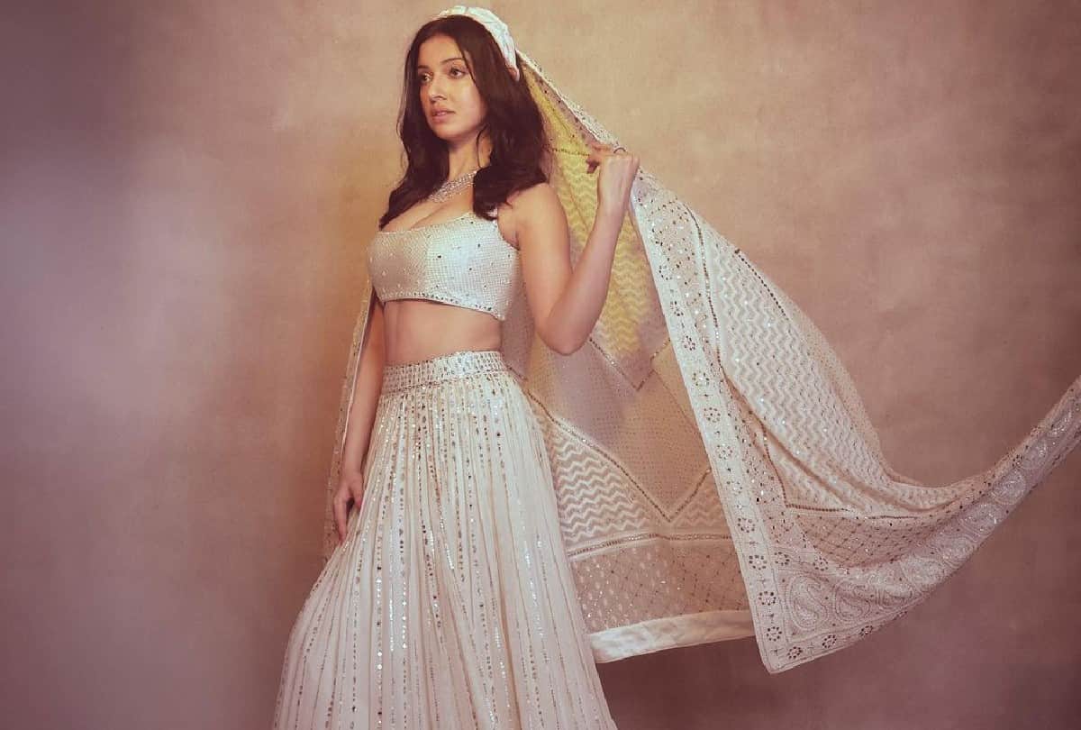 divya khosla kumar traditional look in white lehenga choli photos goes viral