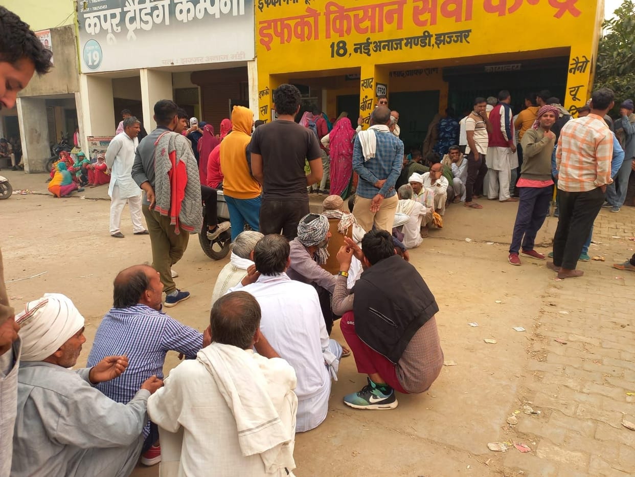 Fertilizer shortage persists, farmers standing in line are desperate