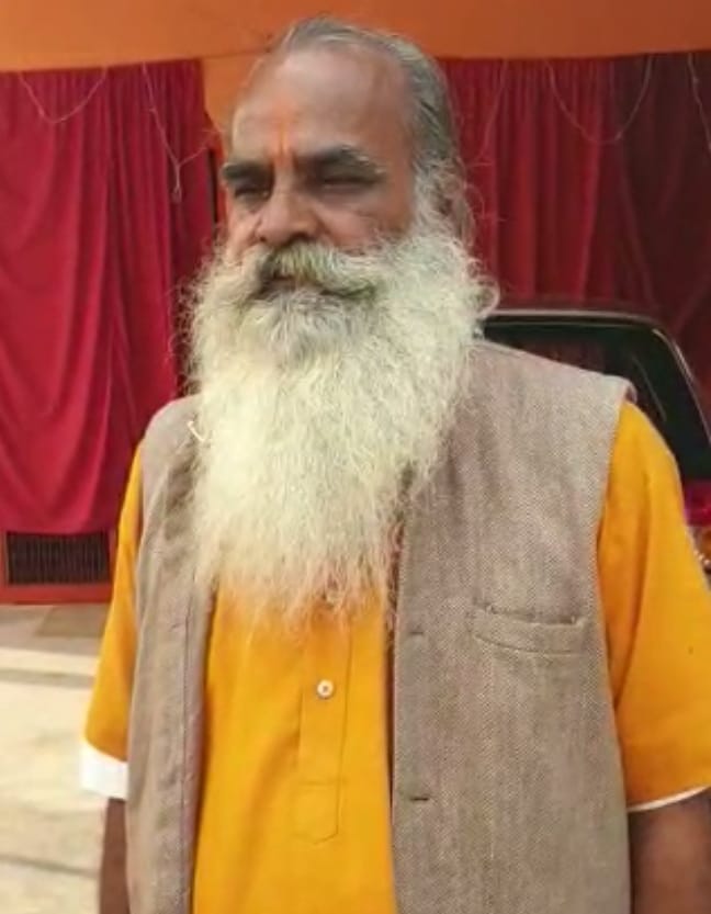 Angry with the working style of the police, one Maharaj sat on fast, the other threatened self-immolation