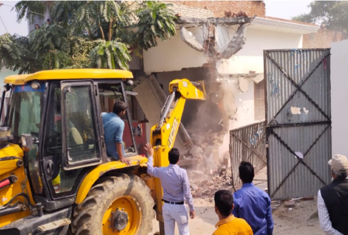 Bareilly: Bulldozer ran on the house of smack smuggler Islam