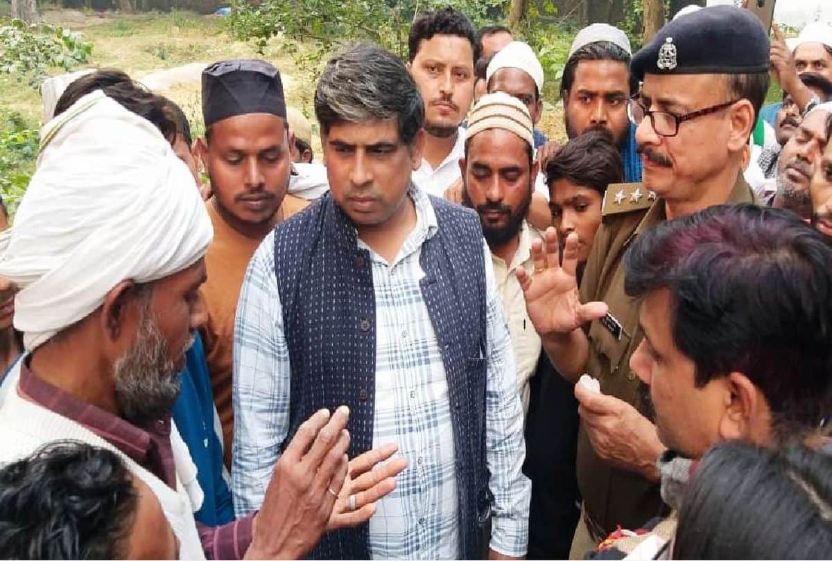 kasganj police custody death news altaf father alleges police pressured put thumb