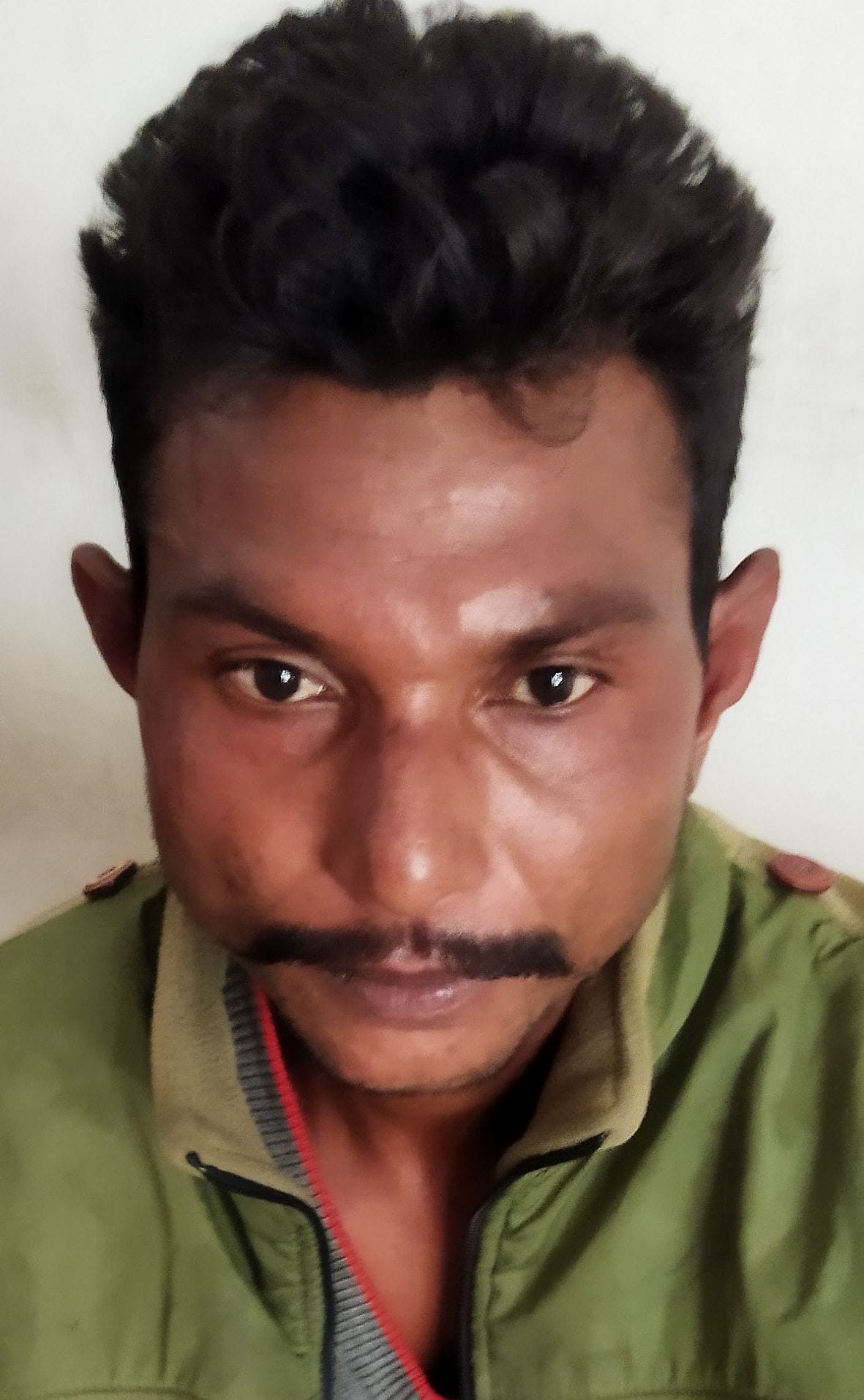fathepur news,Villagers caught the hunter running after killing the peacock