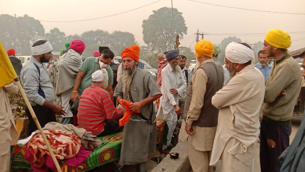 Hut caught fire at Kundli picket site, woman scorched