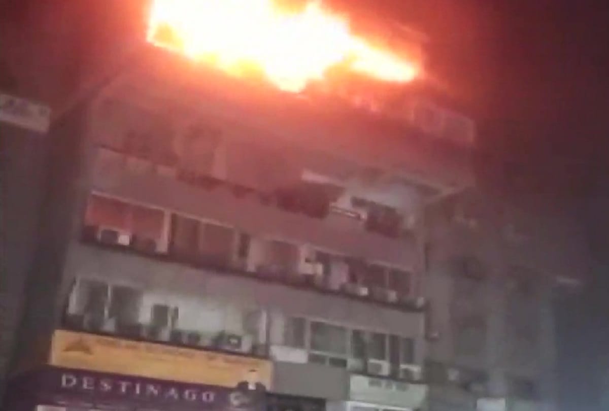 fire breaks out on the 6th floor of rishabh tower near karkarduma metro station