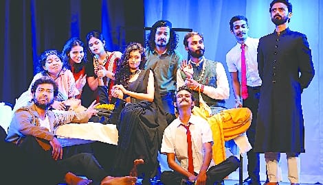 The play 'The Suicide' enthralls the audience