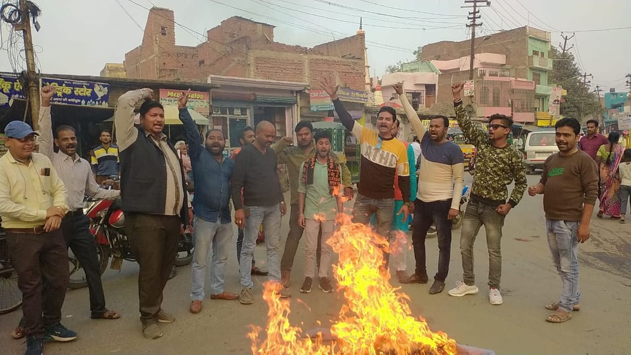 Hindu Mahasabha burnt the effigy of Salman Khurshid