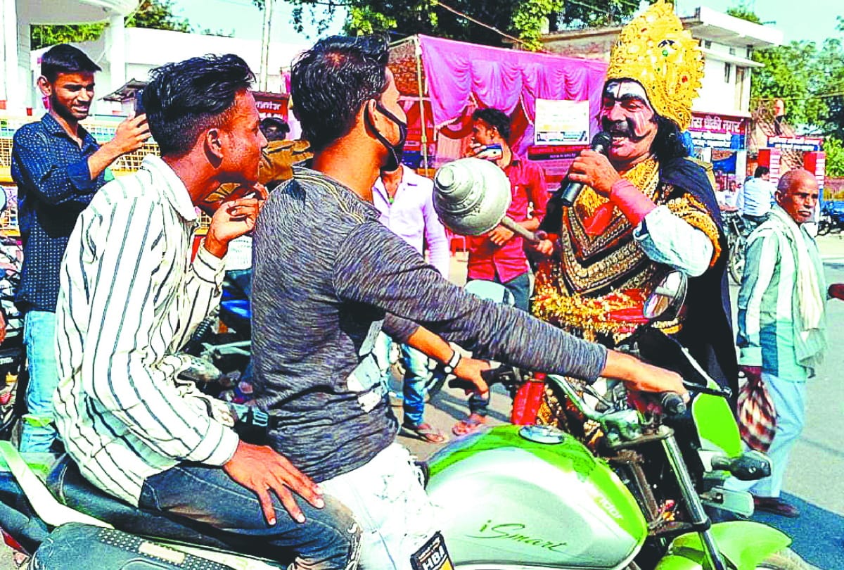 Maharajganj police made people aware of traffic