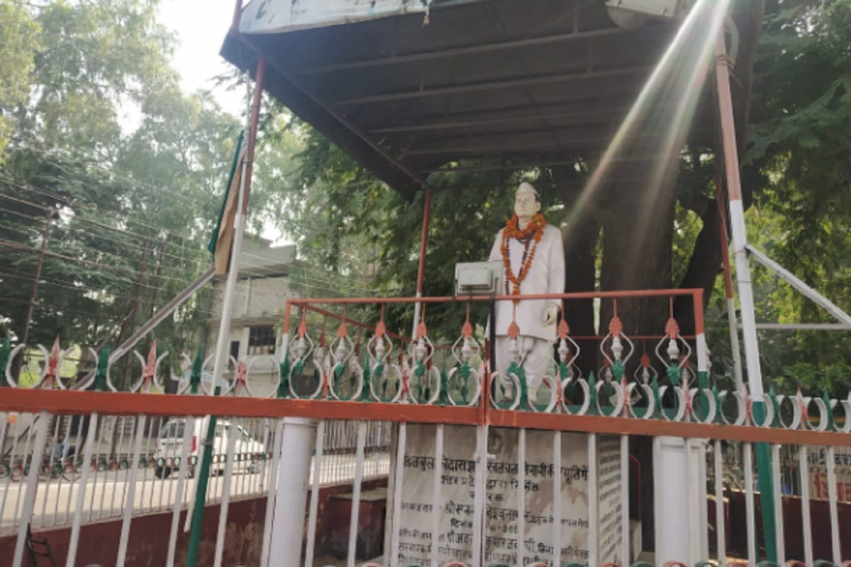 UP News: A case of negligence in Meerut, the tricolor is inverted near Kailash Prakash Stadium