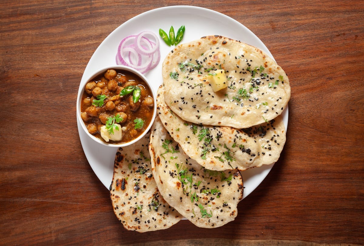 resturent style garlic naan made at home with easy recipe