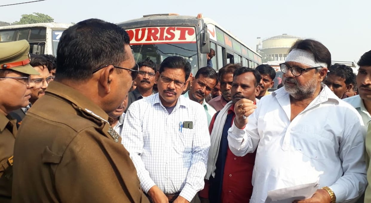 Bus operator union strikes against bullying, demonstration