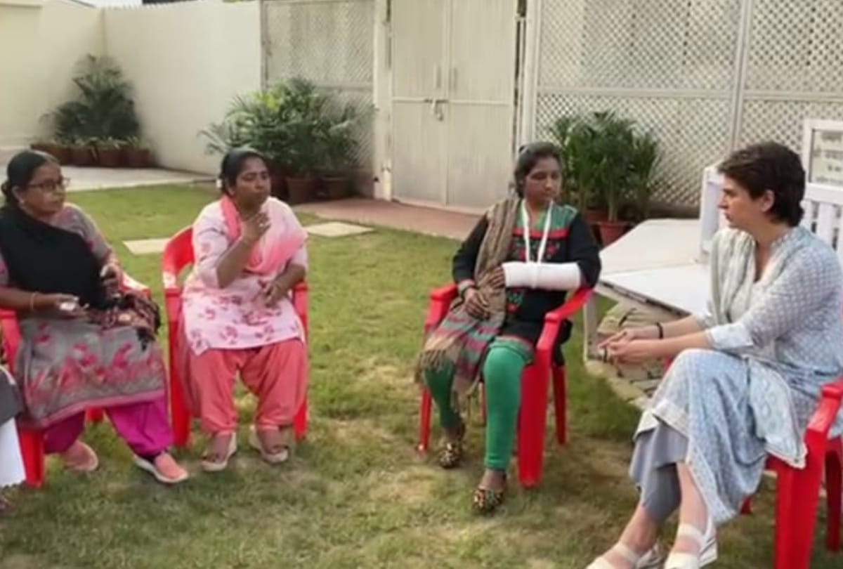 Asha workers meet Priyanka Gandhi in Lucknow.