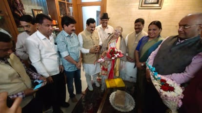 Bebak Tai: Sumitra Mahajan will not retire from politics, said - the leader can retire, not the worker...