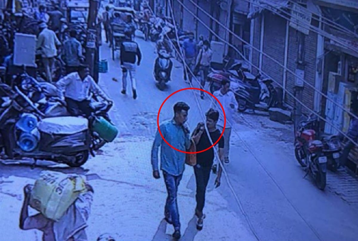 two miscreants took 27 kg of silver from the worker of bullion trader in agra
