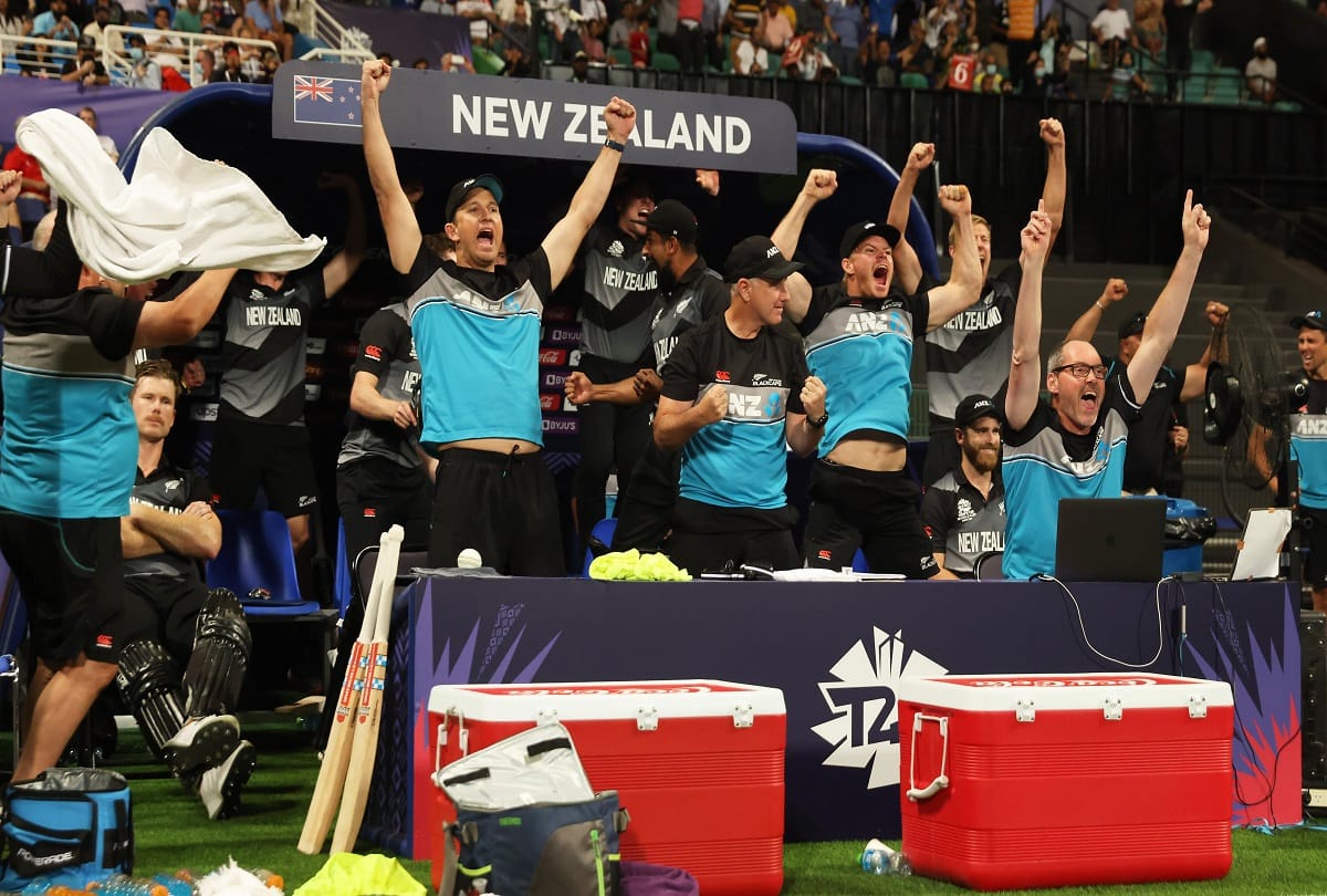 T20 World Cup 2021 ENG vs NZ entire dressing room of New Zealand stunned on Daryl Mitchell winning shot but James Neesham unmoved said work is still incomplete