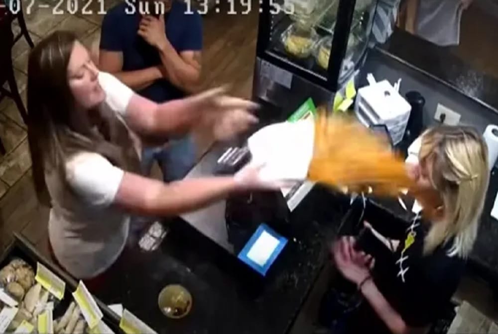 Texas: Angry restaurant customer throws steaming soup in manager face, shocking video goes viral