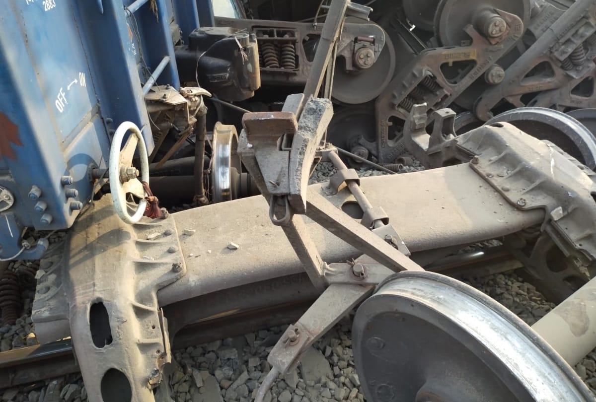 A goods train derailed on Sultanpur Jafrabad railkhand.