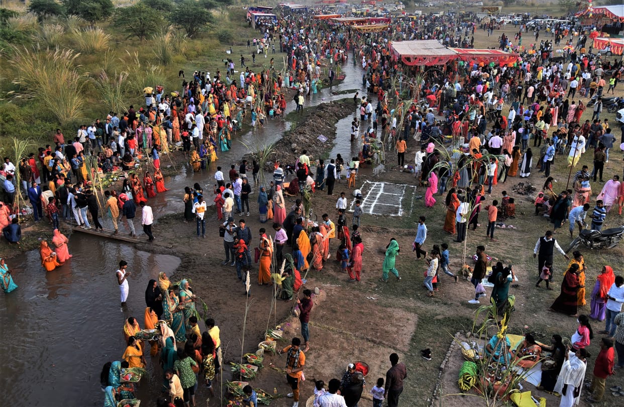 In Panchkula, Chhathvratis offered Arghya to the setting sun, lit lamps