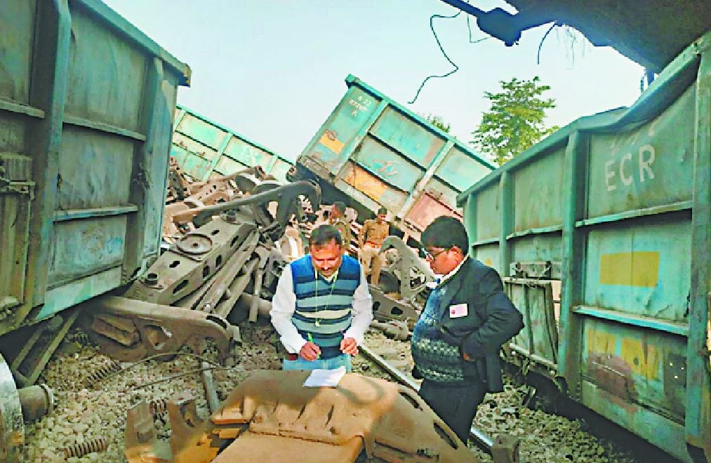 Derailed goods train Varanasi-Sultanpur route disrupted trains passed through Rae Bareli-Pratapgarh and Jafrabad-Ayodhya routes