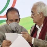 कांग्रेस के जी23 समूह के नेता गुलाम नबी आजाद और गांधी परिवार के करीबी सलमान खुर्शीद।