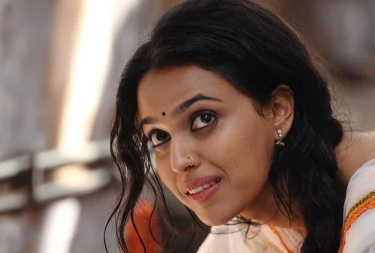 Swara Bhaskar Linked Hijab row To Draupadi rip off brutally trolls
