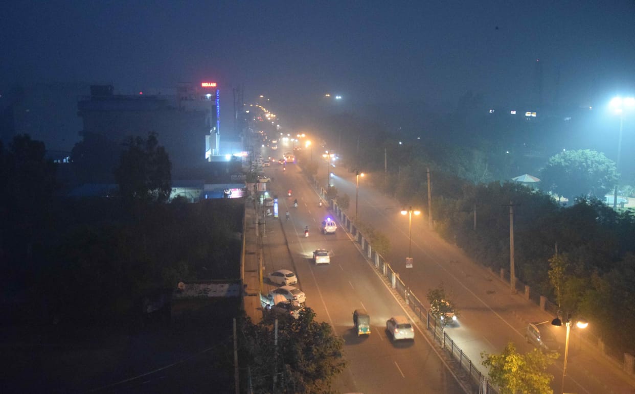 Shade sheet of smog, burning in eyes, difficult to breathe