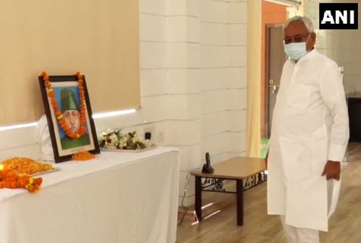 bihar cm Nitish kumar pays tribute to Maulana Abul Kalam Azad on birth anniversary