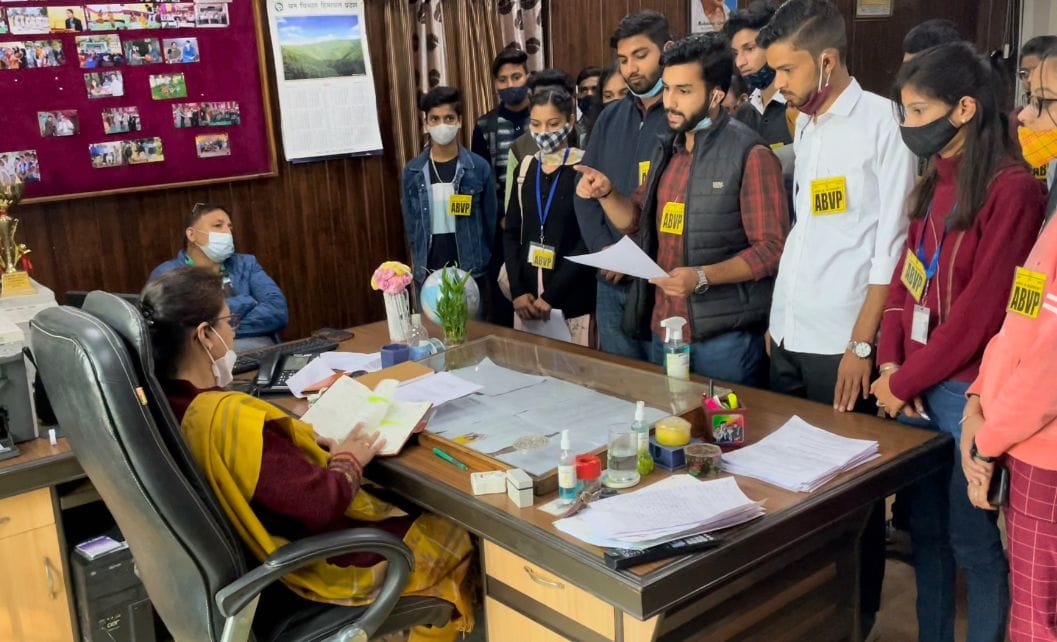 ABVP submitted memorandum to the principal