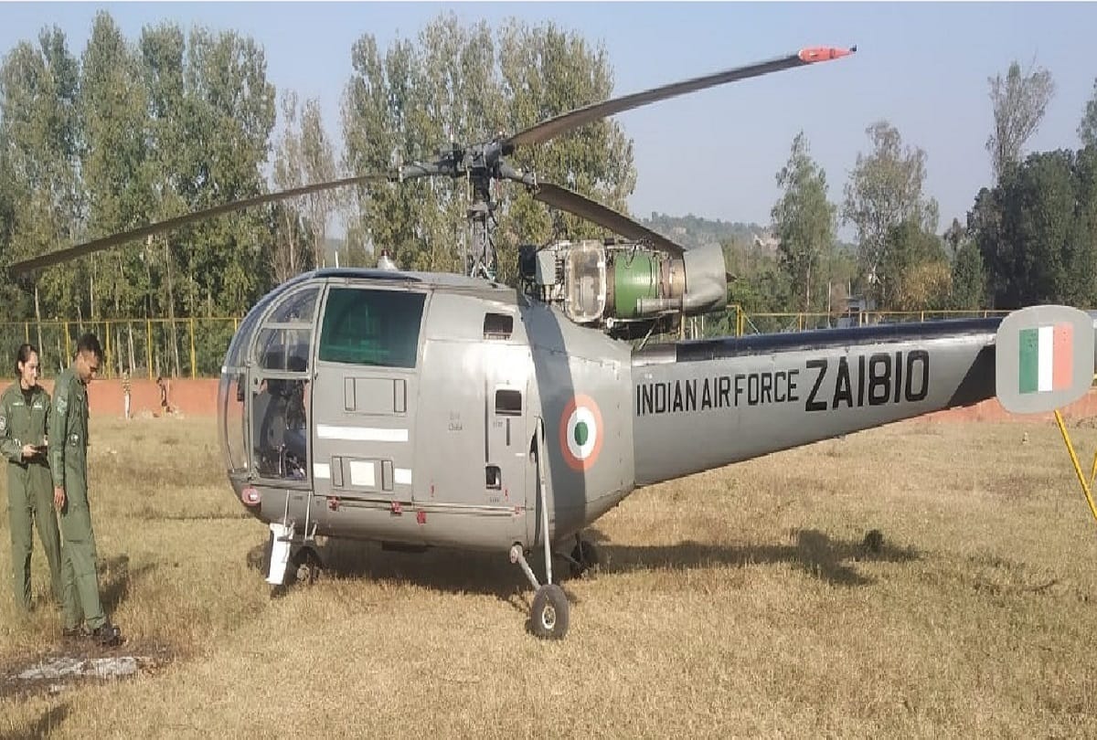 Emergency landing of Air Force helicopter patrolling, four soldiers including Squadron Leader safe