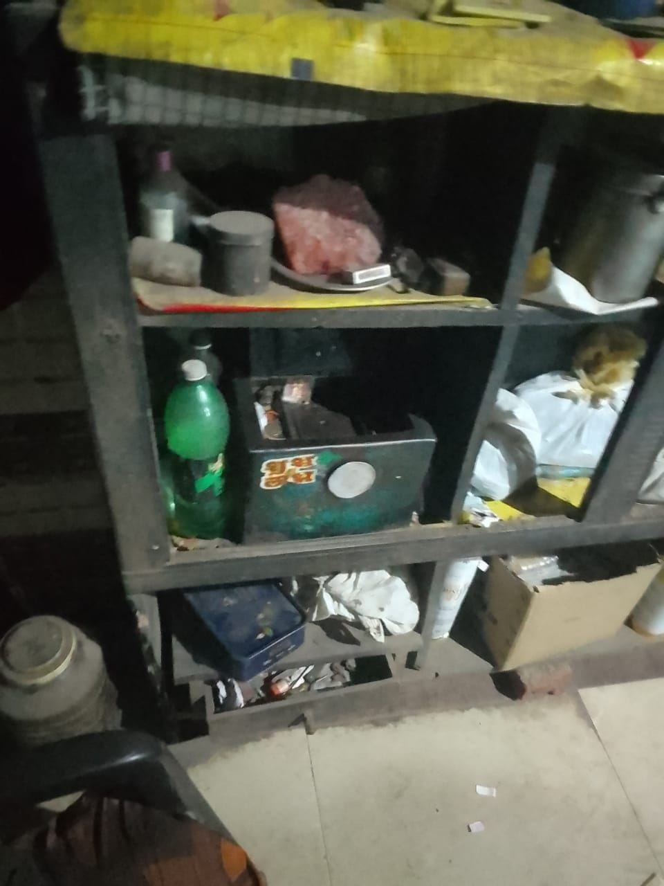 The operator was beaten up by vandalizing the dhaba, took out 48 thousand rupees from cash box