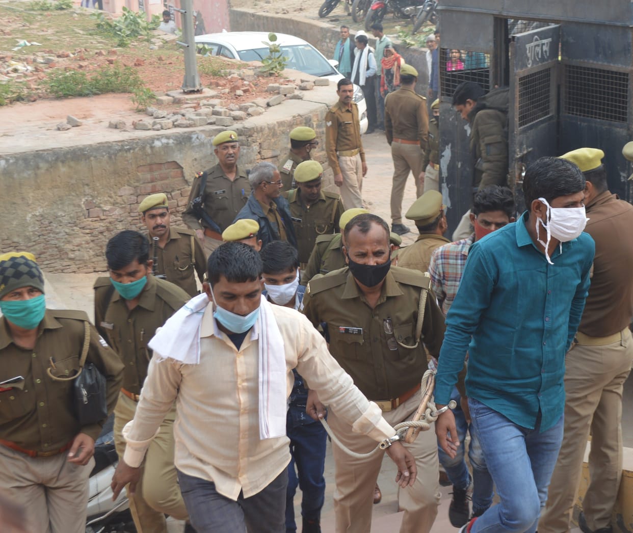 Hathras: Testimony of two doctors, appearance of all four accused