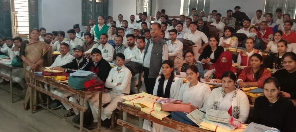 Hathras: Practical examination of B.Ed students of four degree colleges held on the first day