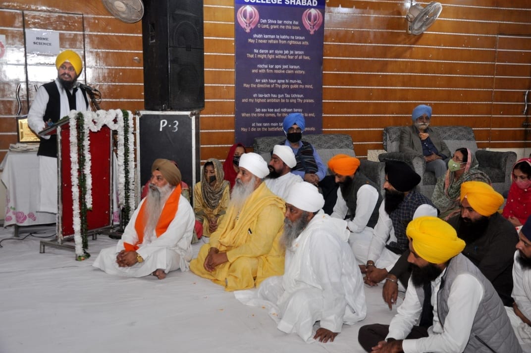 Akhand lessons done in college on Guru Ramdas Prakash Parv