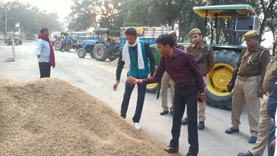 DM reached Mandi on farmer's phone, got quality of paddy checked