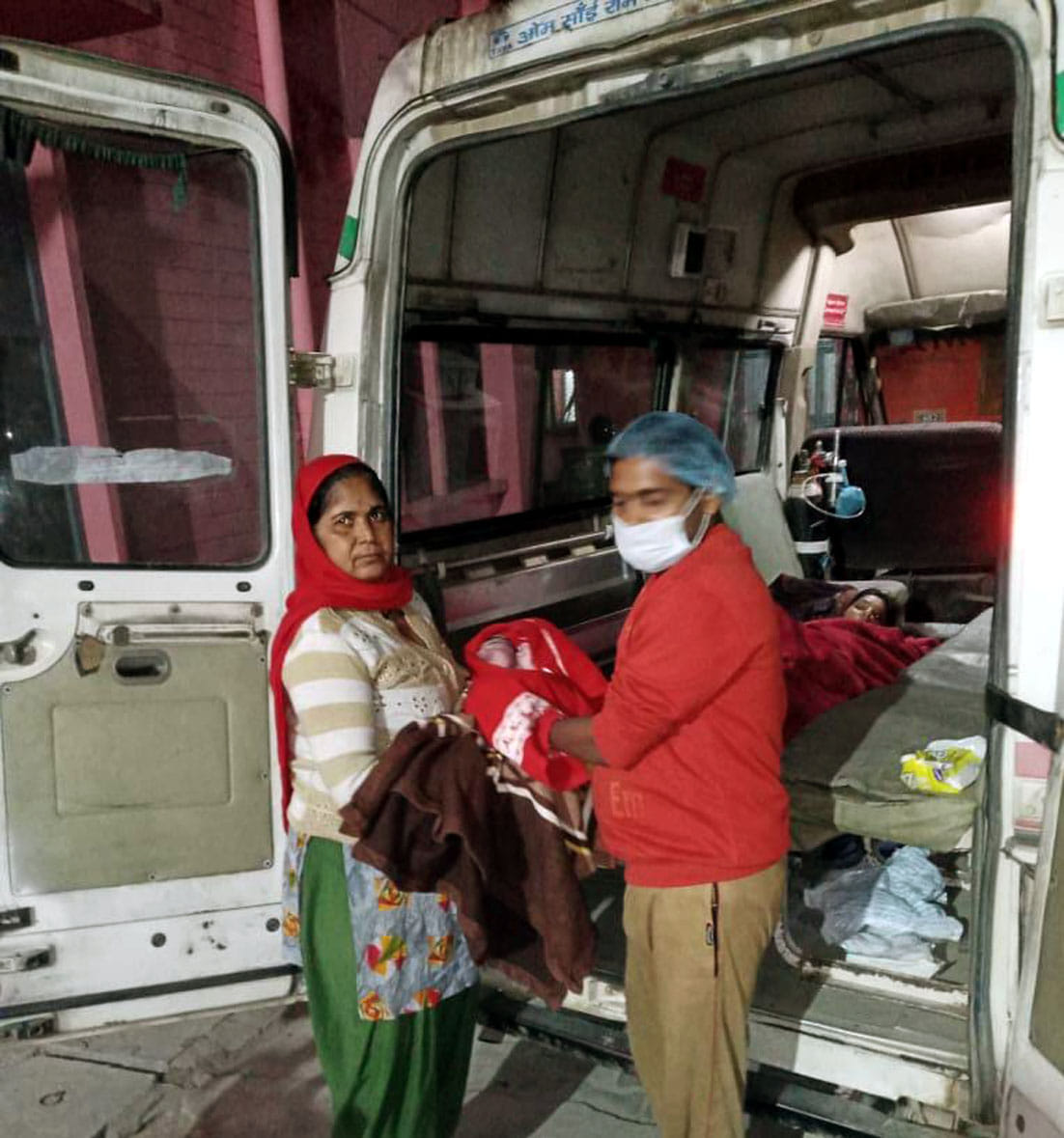 Safe birth of child in ambulance 102, mother and child healthy