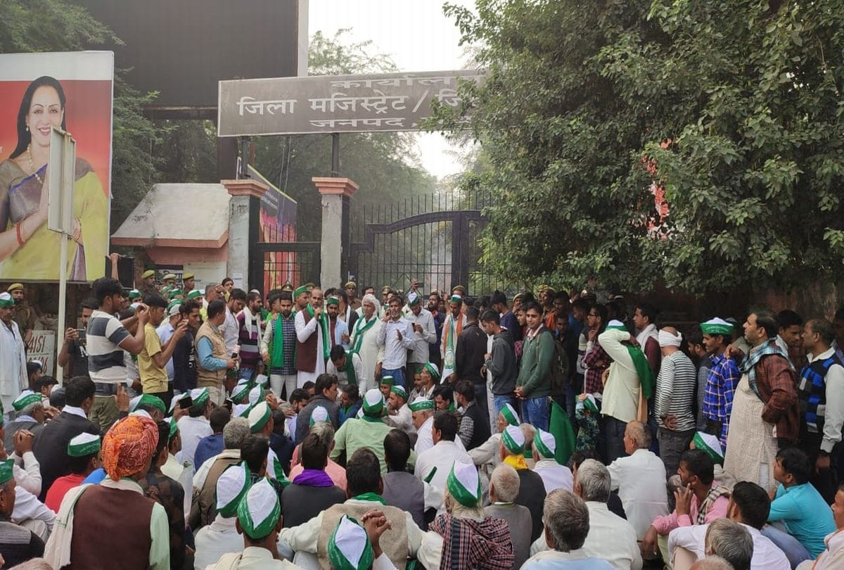 Kisan Union Protest at Collectorate in Mathura