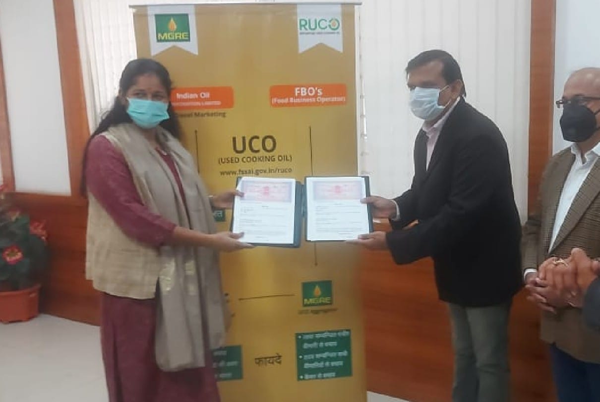Unique Initiative: In Indore, used oil will be collected from door to door, online payment will be done at the rate of 15 rupees per kg.