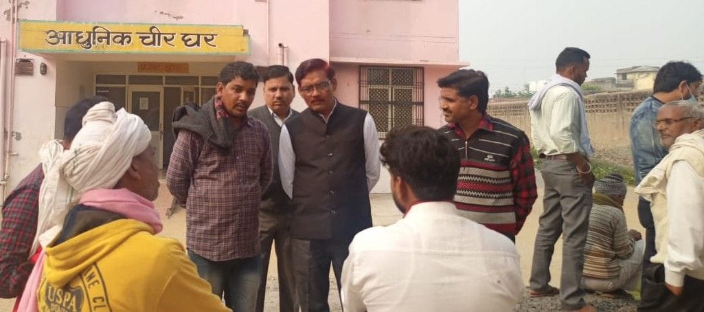 Hathras: Woman dies after being hit by train, parents create ruckus