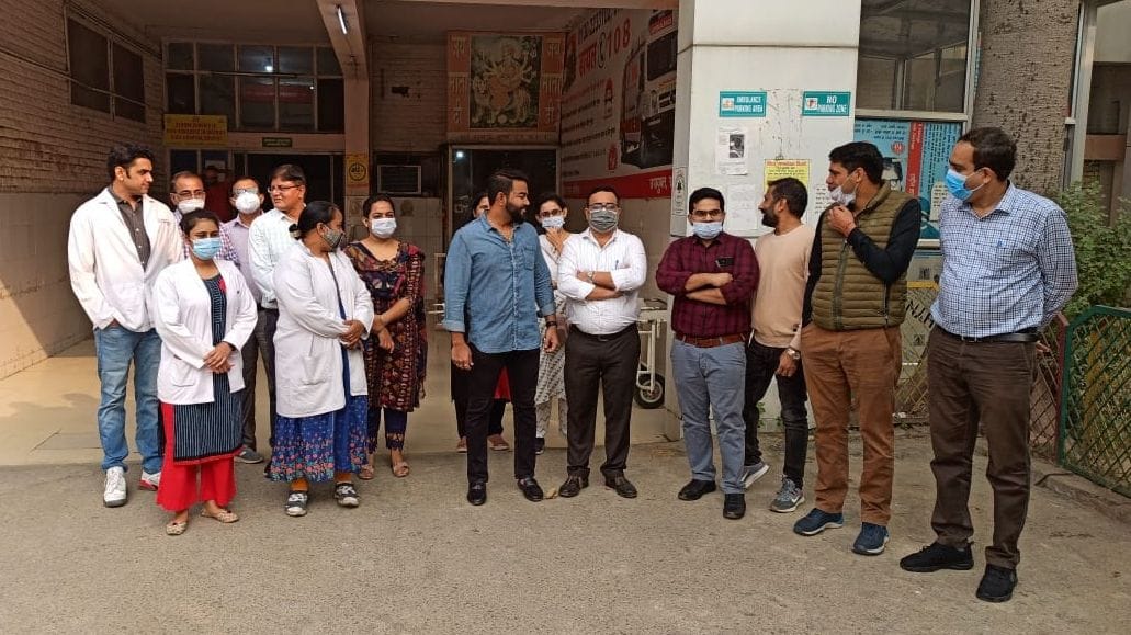 Opposition to direct recruitment of SMO: Doctors suspended work for two hours in district hospital, patient upset