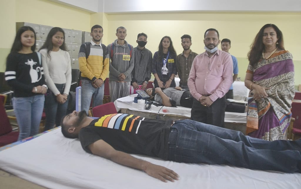 35 abvp workers donate blood in nahan college
