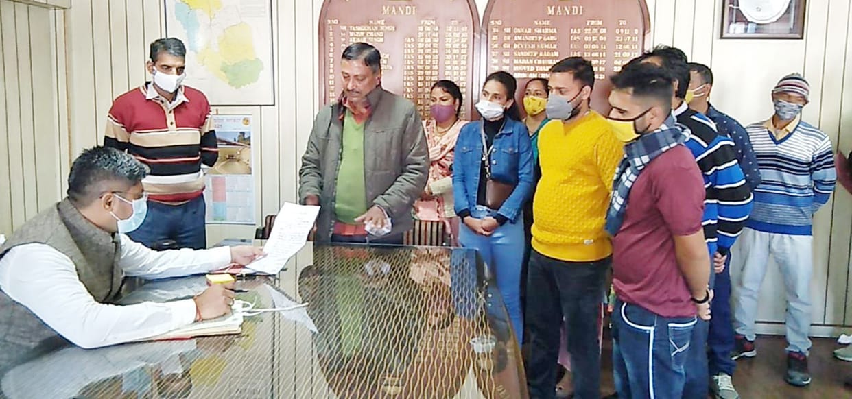 Memorandum submitted to DC for non-operation of buses on Jarli-Mallori-Bahna route