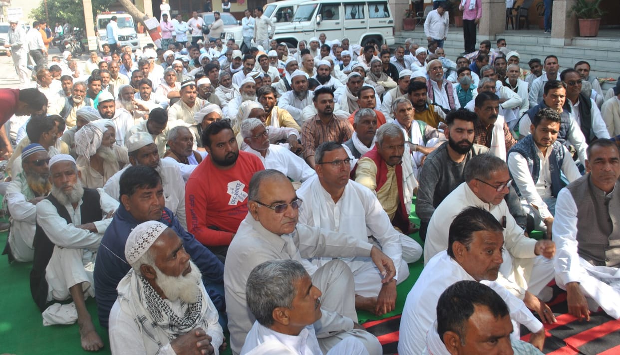 Will not take compensation until demand is met