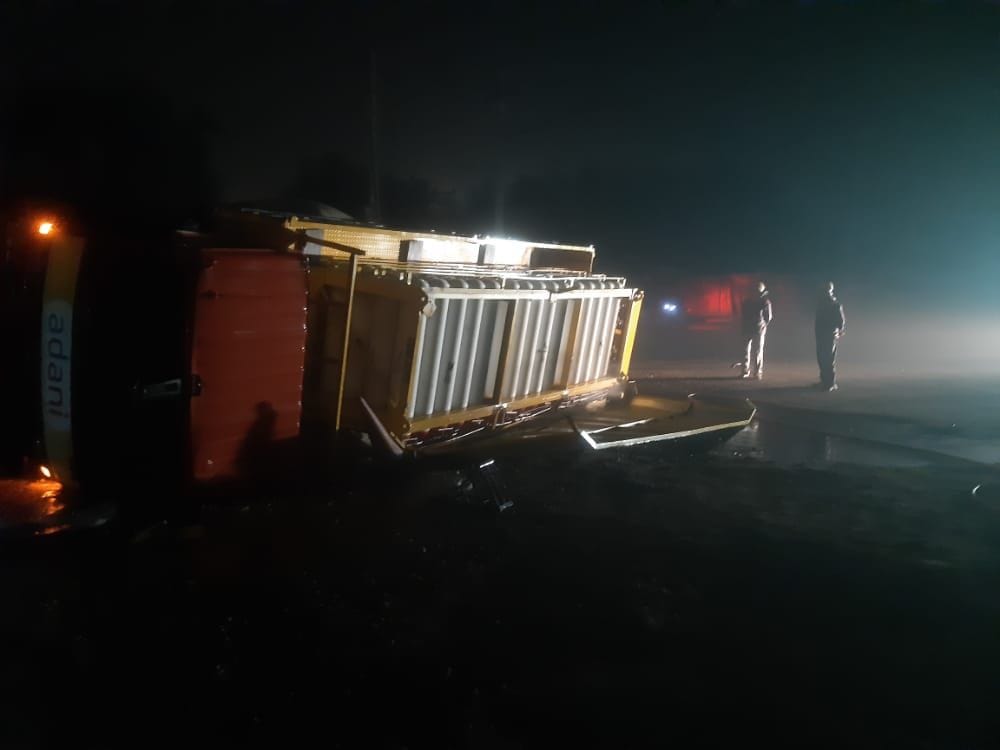 In Bhiwani, the canter carrying cylinders for the seasoning pump overturned, received gas
