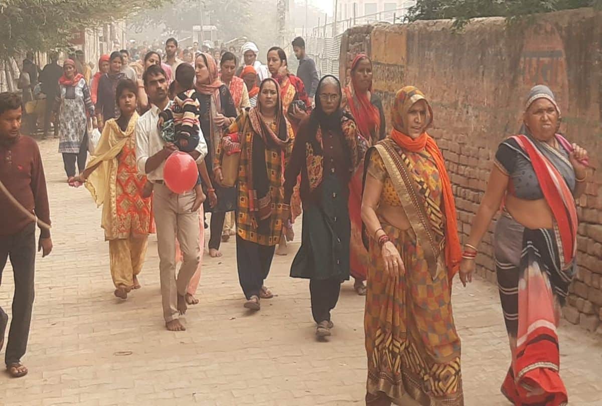 huge crowd of devotees gathered for panchkoshi mathura parikrama on akshay navami