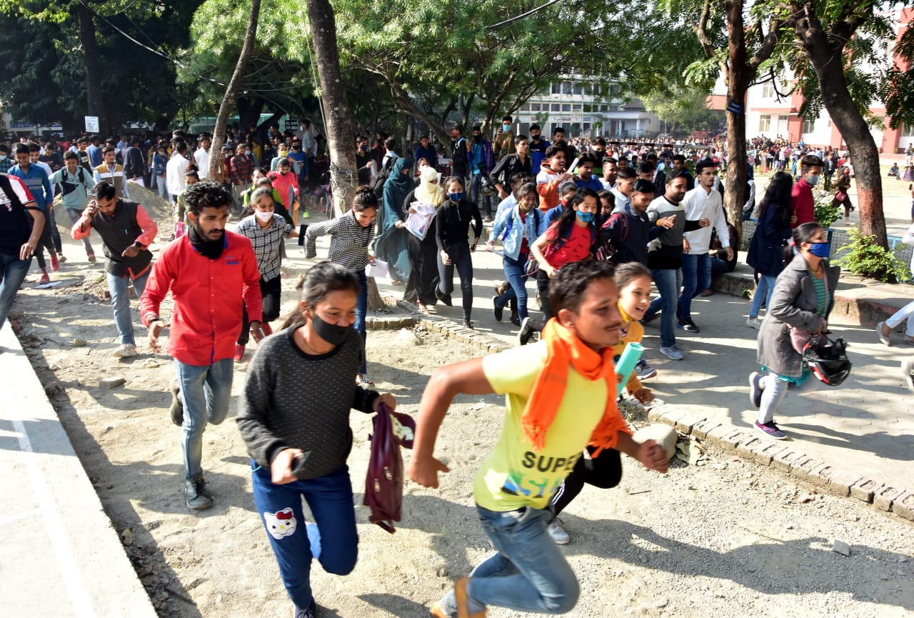 uttarakhand news: Ruckus over admission in haldwani MBPG college, police does lathi charge, see photos