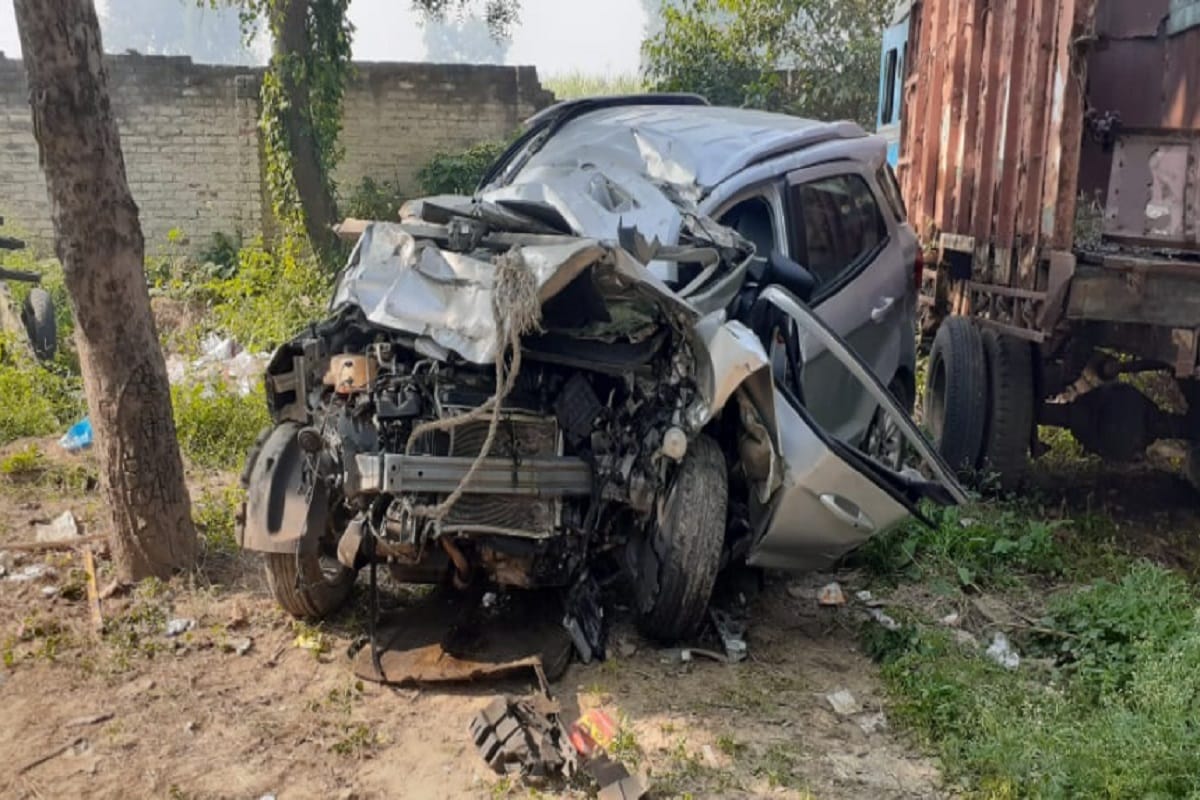 UP News: three member of a family has died in car accident in Muzaffarnagar