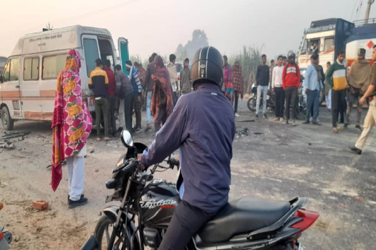UP News: Four members of a family has died in car and truck accident in Muzaffarnagar and see photos