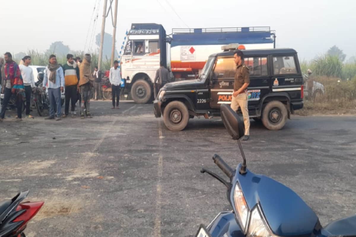 UP News: Four members of a family has died in car and truck accident in Muzaffarnagar and see photos