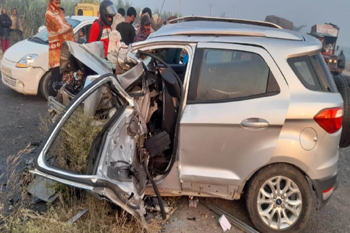UP News: Four members of a family has died in car and truck accident in Muzaffarnagar and see photos